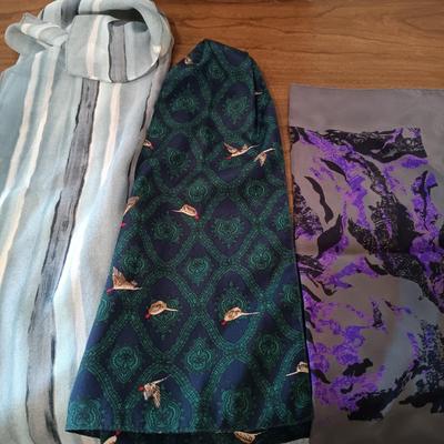 LOT 7: Handkerchiefs (Bill Blass, Usna & More), Sun Hats, Fashion Art & Wire Basket