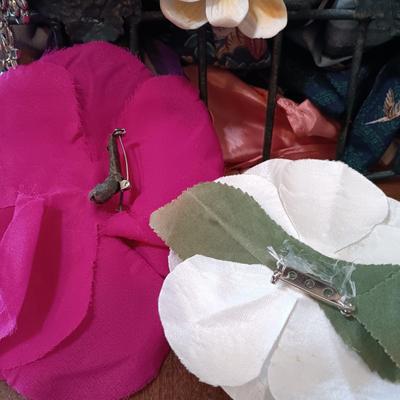 LOT 7: Handkerchiefs (Bill Blass, Usna & More), Sun Hats, Fashion Art & Wire Basket