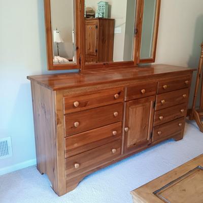 LOT 8: Kincaid Shaker Ridge Dresser