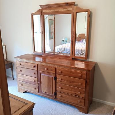 LOT 8: Kincaid Shaker Ridge Dresser