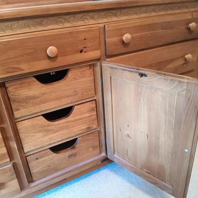 LOT 8: Kincaid Shaker Ridge Dresser