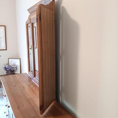 LOT 8: Kincaid Shaker Ridge Dresser