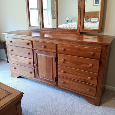 LOT 8: Kincaid Shaker Ridge Dresser