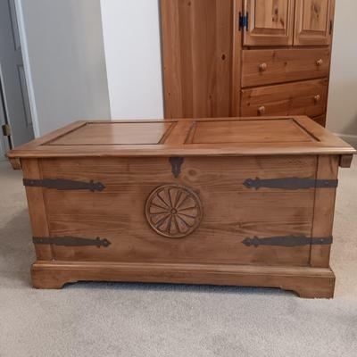 LOT 10: Klaussner JDI Wood Chest