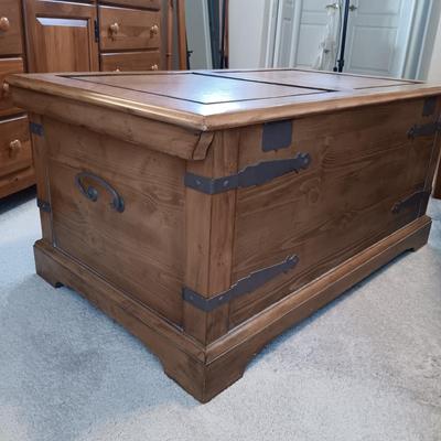 LOT 10: Klaussner JDI Wood Chest
