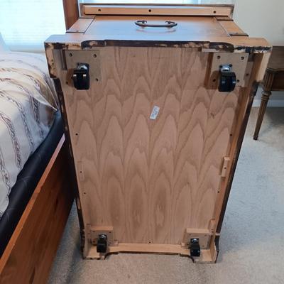 LOT 10: Klaussner JDI Wood Chest