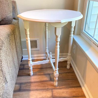 LOT 41: Metal Table Lamp with Hexagon Floral Lamp Shade with Painted White Wooden Table