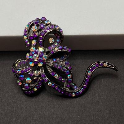 LOT 52: Vintage Brooches and Pins - Black Weiss and More