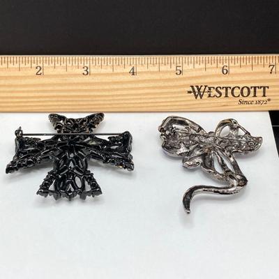 LOT 52: Vintage Brooches and Pins - Black Weiss and More