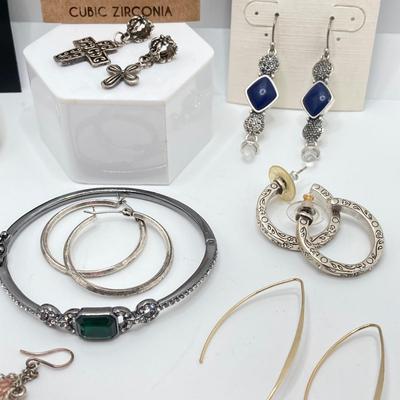 LOT 61: Collection of Fashion Jewelry - Amanda Blu, DKNY, Lucky Brand and More