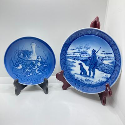 LOT 71: Wildlife Collection - Decorative Plates, Gorgeous Embossed Art Glass Plate and Figurines