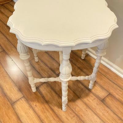 LOT 78: Classic Blue and White Delft Style Table Lamp with Painted White Wooden Table