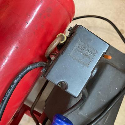 LOT 79: Air Compressor