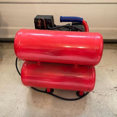 LOT 79: Air Compressor