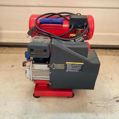 LOT 79: Air Compressor