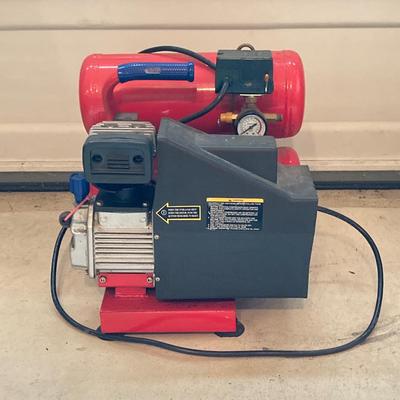 LOT 79: Air Compressor