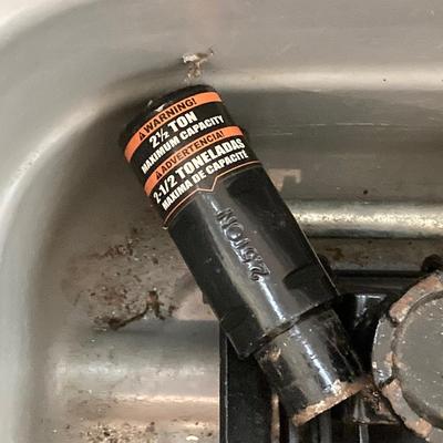 LOT 80: Black Jack 3 Ton Hydraulic Jack