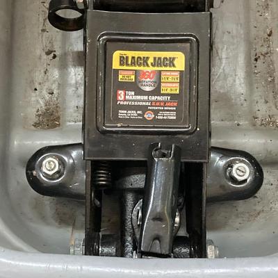 LOT 80: Black Jack 3 Ton Hydraulic Jack
