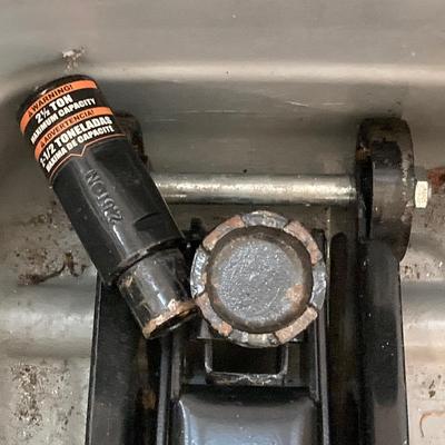 LOT 80: Black Jack 3 Ton Hydraulic Jack