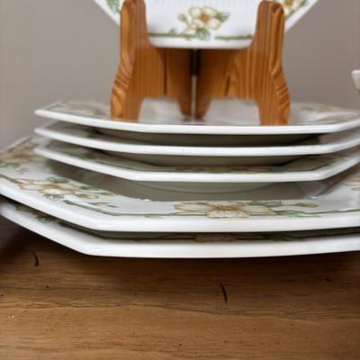 LOT 82: Nikko Classic China Collection: Dogwood Pattern, Misc. Pieces