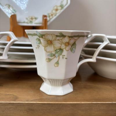 LOT 82: Nikko Classic China Collection: Dogwood Pattern, Misc. Pieces