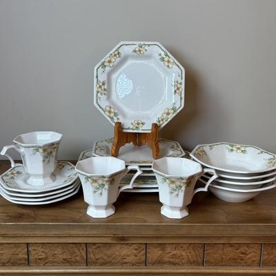 LOT 82: Nikko Classic China Collection: Dogwood Pattern, Misc. Pieces
