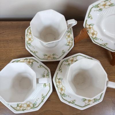 LOT 82: Nikko Classic China Collection: Dogwood Pattern, Misc. Pieces