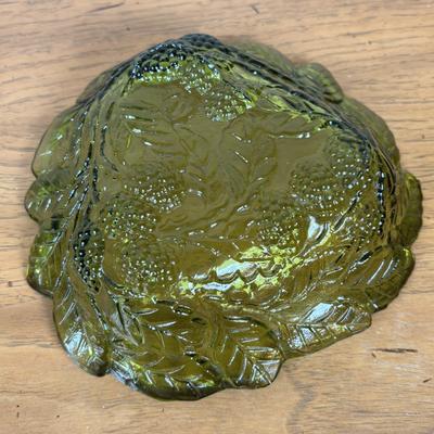 LOT 86: Toole Co. Wooden Salad Bowl Set, Made in England Trivet, Royal China Garden Classic Spinach Salad Bowl, Vtg. Indiana Glass Green...