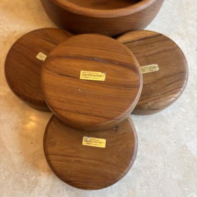 LOT 86: Toole Co. Wooden Salad Bowl Set, Made in England Trivet, Royal China Garden Classic Spinach Salad Bowl, Vtg. Indiana Glass Green...