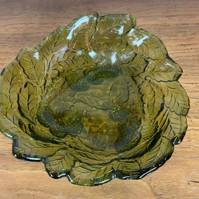 LOT 86: Toole Co. Wooden Salad Bowl Set, Made in England Trivet, Royal China Garden Classic Spinach Salad Bowl, Vtg. Indiana Glass Green...