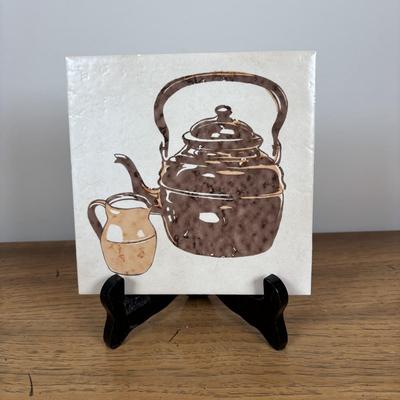 LOT 86: Toole Co. Wooden Salad Bowl Set, Made in England Trivet, Royal China Garden Classic Spinach Salad Bowl, Vtg. Indiana Glass Green...