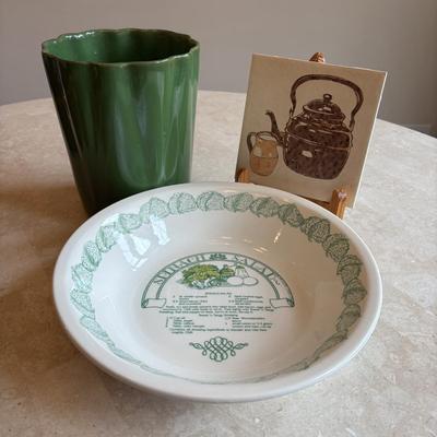 LOT 86: Toole Co. Wooden Salad Bowl Set, Made in England Trivet, Royal China Garden Classic Spinach Salad Bowl, Vtg. Indiana Glass Green...