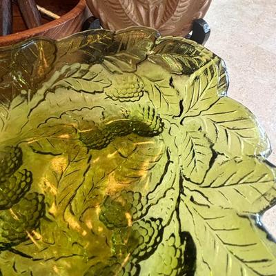 LOT 86: Toole Co. Wooden Salad Bowl Set, Made in England Trivet, Royal China Garden Classic Spinach Salad Bowl, Vtg. Indiana Glass Green...