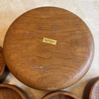 LOT 86: Toole Co. Wooden Salad Bowl Set, Made in England Trivet, Royal China Garden Classic Spinach Salad Bowl, Vtg. Indiana Glass Green...