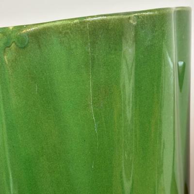 LOT 86: Toole Co. Wooden Salad Bowl Set, Made in England Trivet, Royal China Garden Classic Spinach Salad Bowl, Vtg. Indiana Glass Green...