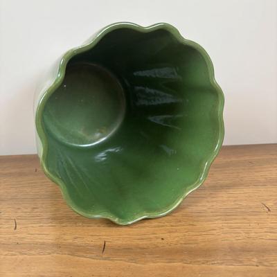 LOT 86: Toole Co. Wooden Salad Bowl Set, Made in England Trivet, Royal China Garden Classic Spinach Salad Bowl, Vtg. Indiana Glass Green...