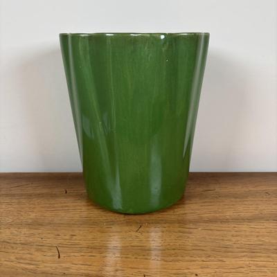 LOT 86: Toole Co. Wooden Salad Bowl Set, Made in England Trivet, Royal China Garden Classic Spinach Salad Bowl, Vtg. Indiana Glass Green...