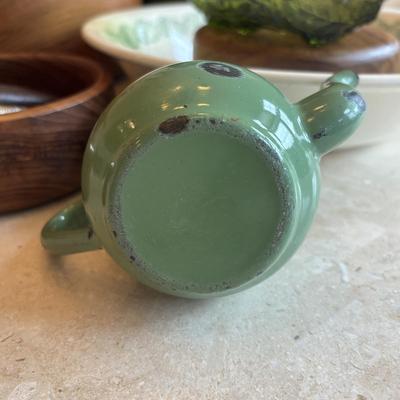 LOT 86: Toole Co. Wooden Salad Bowl Set, Made in England Trivet, Royal China Garden Classic Spinach Salad Bowl, Vtg. Indiana Glass Green...