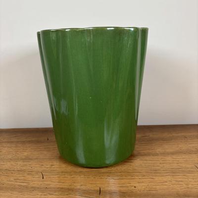 LOT 86: Toole Co. Wooden Salad Bowl Set, Made in England Trivet, Royal China Garden Classic Spinach Salad Bowl, Vtg. Indiana Glass Green...