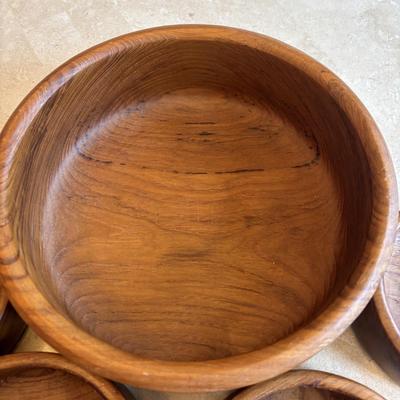 LOT 86: Toole Co. Wooden Salad Bowl Set, Made in England Trivet, Royal China Garden Classic Spinach Salad Bowl, Vtg. Indiana Glass Green...