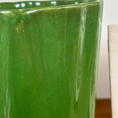 LOT 86: Toole Co. Wooden Salad Bowl Set, Made in England Trivet, Royal China Garden Classic Spinach Salad Bowl, Vtg. Indiana Glass Green...