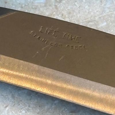 LOT 88: Kitchen Essentials: GE Hand Mixer, Rolling Pin, Pyrex Pie Plates, Glass Mixing Bowl along with Vintage Kitchen Utensils