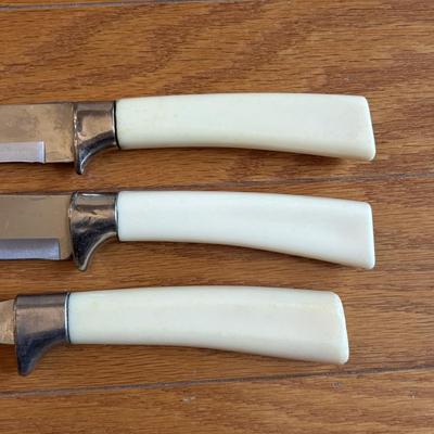 LOT 88: Kitchen Essentials: GE Hand Mixer, Rolling Pin, Pyrex Pie Plates, Glass Mixing Bowl along with Vintage Kitchen Utensils