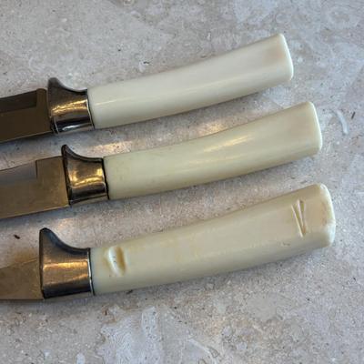 LOT 88: Kitchen Essentials: GE Hand Mixer, Rolling Pin, Pyrex Pie Plates, Glass Mixing Bowl along with Vintage Kitchen Utensils