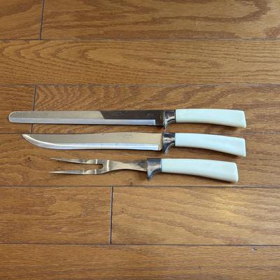 LOT 88: Kitchen Essentials: GE Hand Mixer, Rolling Pin, Pyrex Pie Plates, Glass Mixing Bowl along with Vintage Kitchen Utensils