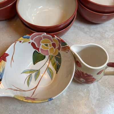 LOT 89: Crock Pot Slow Cooker, Chef Salt/Pepper Shakers, Eva Mendez Bowl, Florida Market Place Red Bowls