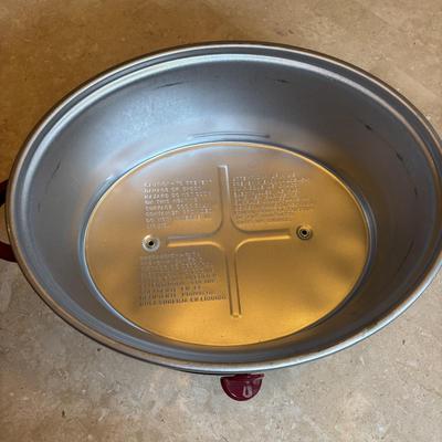 LOT 89: Crock Pot Slow Cooker, Chef Salt/Pepper Shakers, Eva Mendez Bowl, Florida Market Place Red Bowls