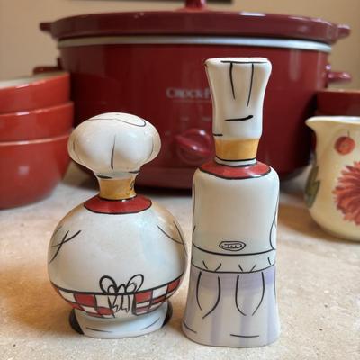 LOT 89: Crock Pot Slow Cooker, Chef Salt/Pepper Shakers, Eva Mendez Bowl, Florida Market Place Red Bowls