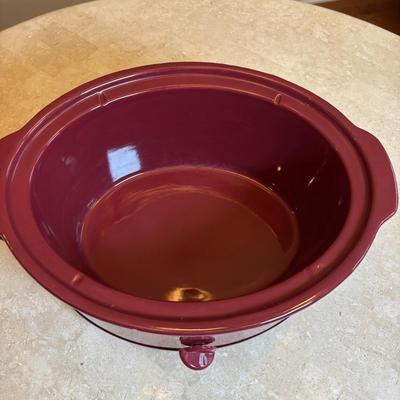 LOT 89: Crock Pot Slow Cooker, Chef Salt/Pepper Shakers, Eva Mendez Bowl, Florida Market Place Red Bowls