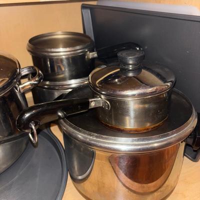 LOT 91: Kitchen Cabinet Cleanout